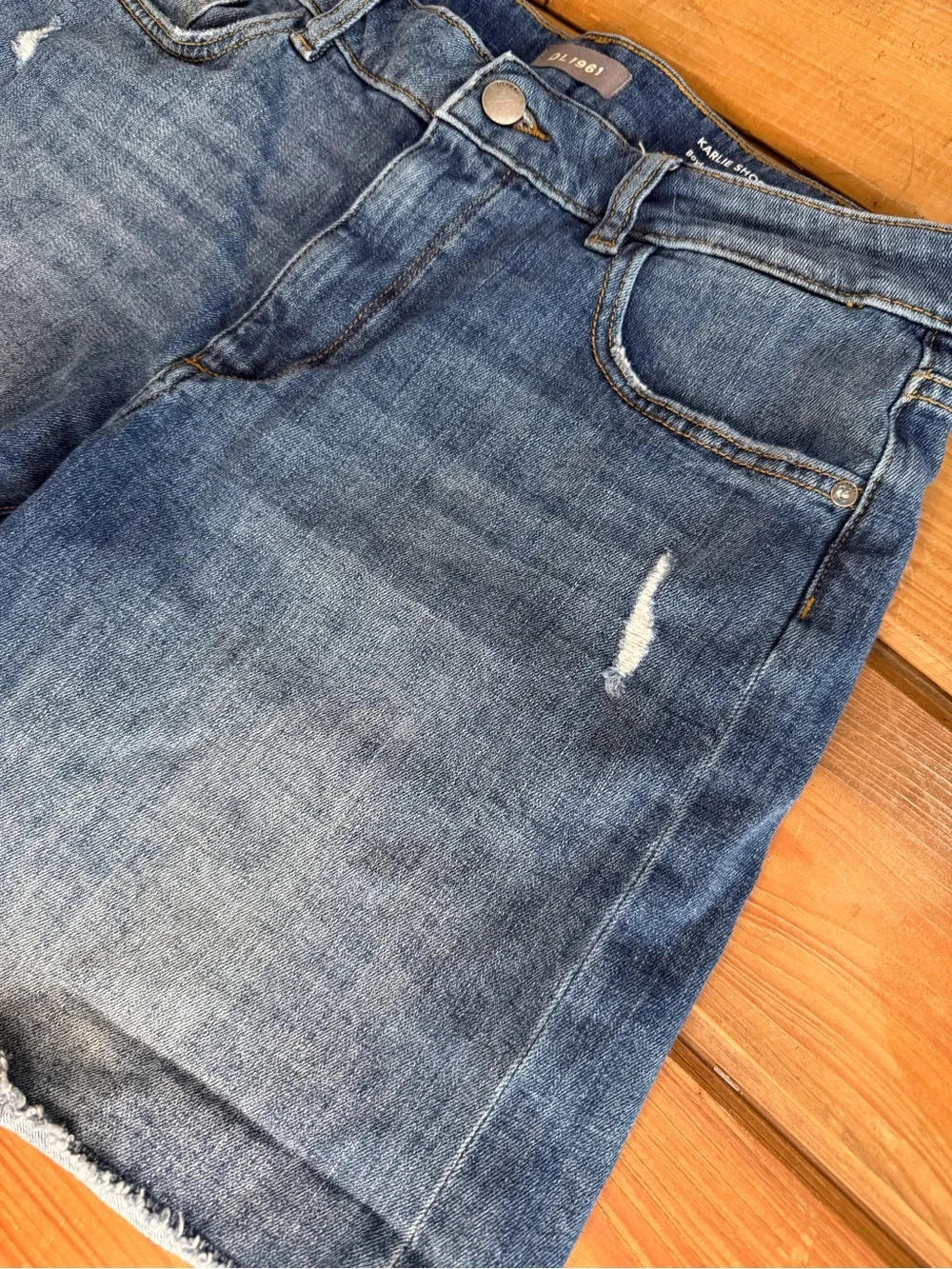 DL1961 Karlie Boyfriend Jean Shorts Size 29 Distressed Raw Hem DL Vintage